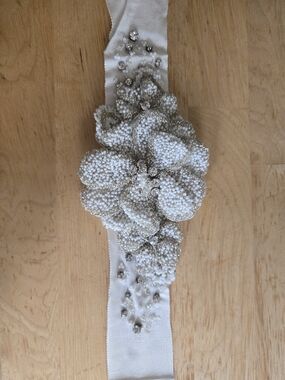 Embellished Ivory Floral Stretch Belt